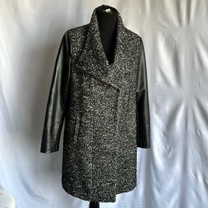 Kenneth Cole wool mottled black/ cream
Women's Coat Faux Leather Sleeves SZ M.